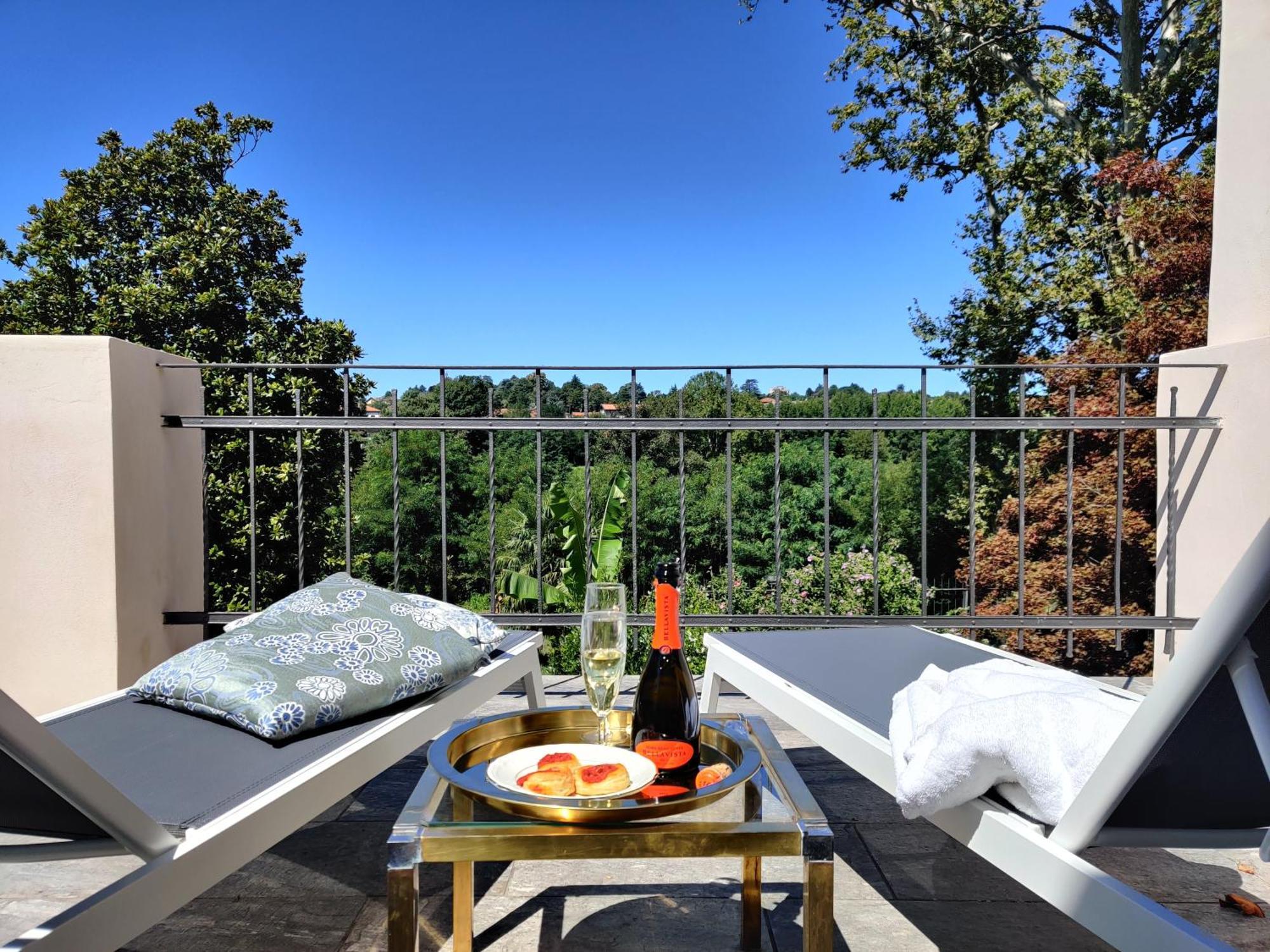 Dandelion & Park 4* Villa Guardia